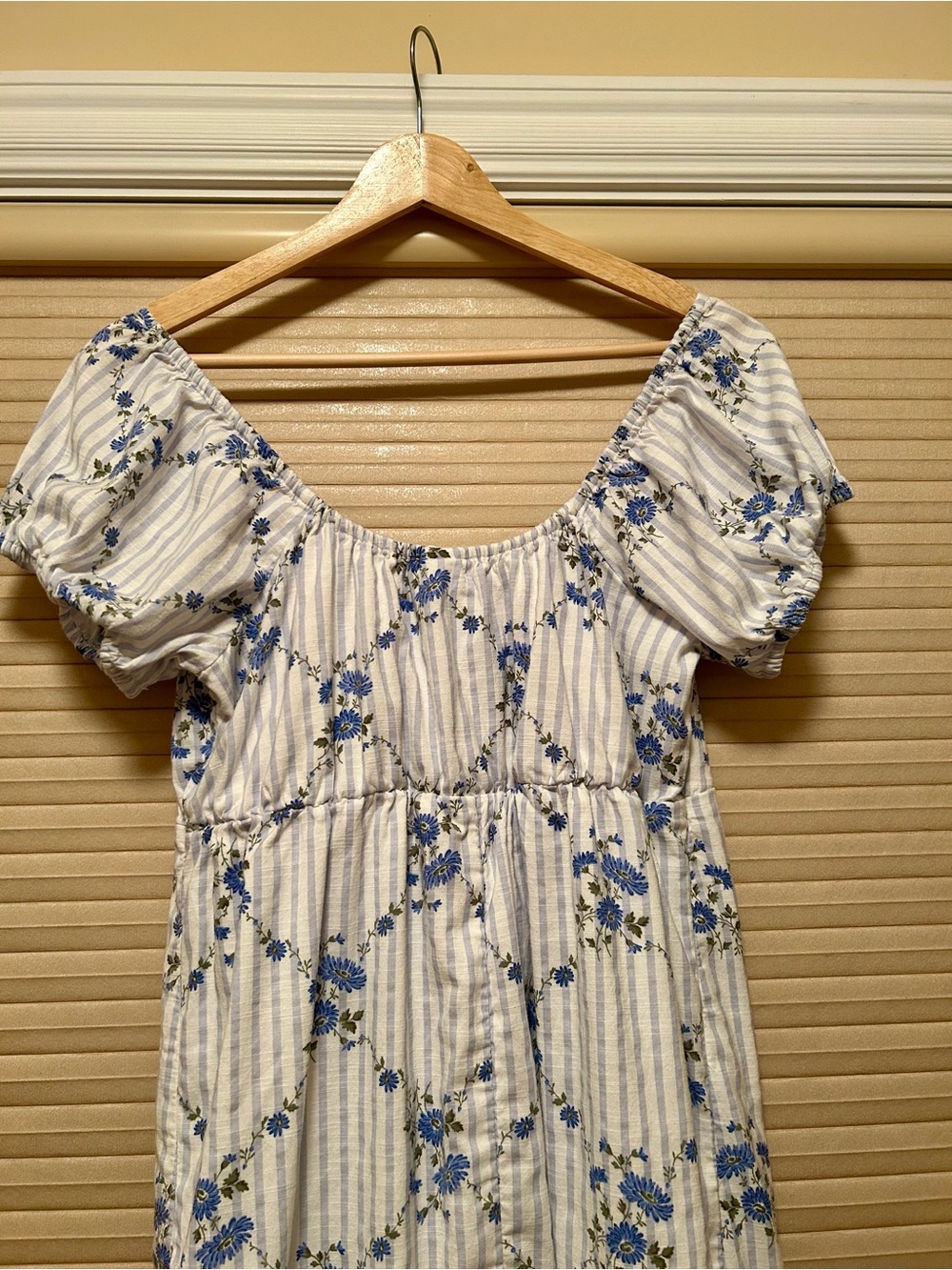 Old Navy Cream Maxi Dress with Blue Floral Print - Picture 3 of 7